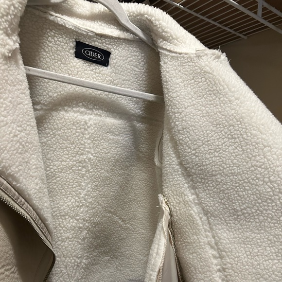 CIDER Faux Shearling Solid Contrasting Collar Jacket - Picture 4 of 10